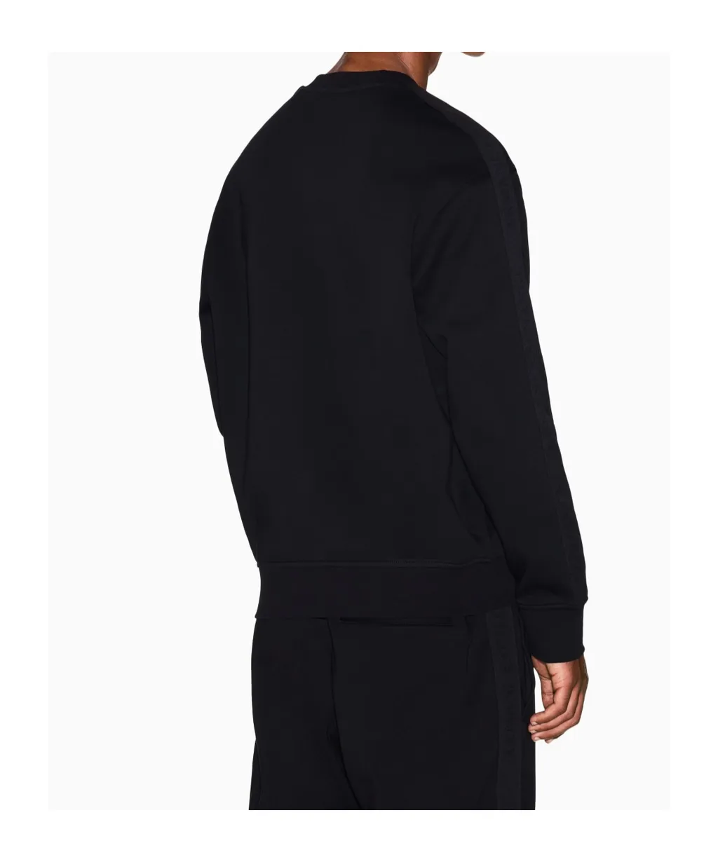 Long-Sleeved Sweatshirt