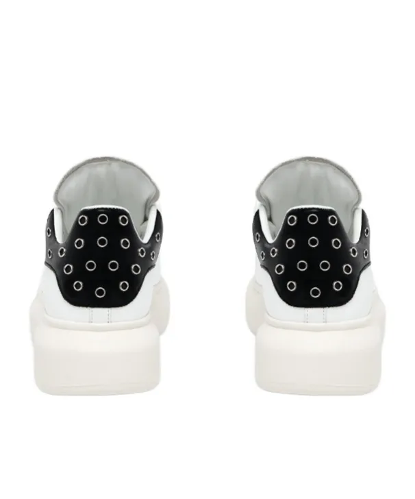 Oversized Sneaker In White/Black/Silver