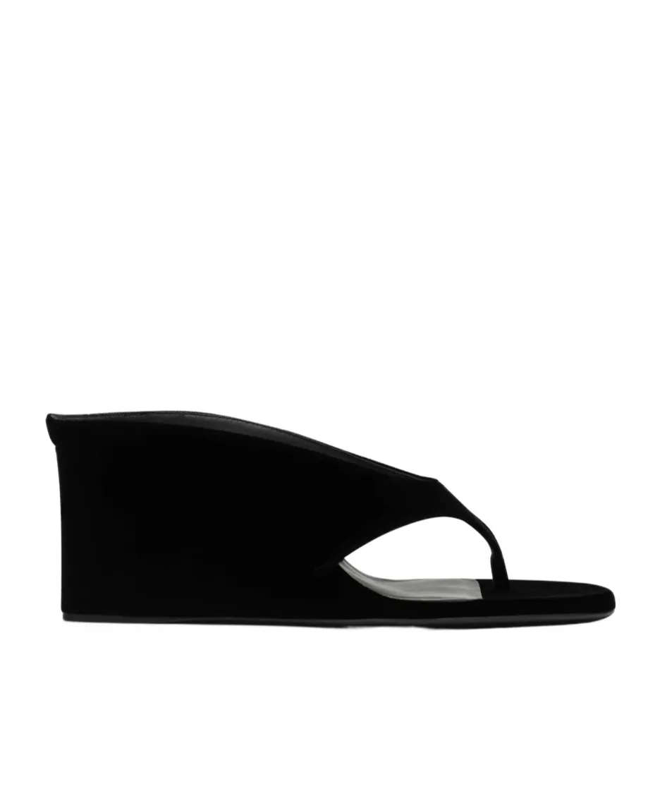 Alaa Cube Thong Velvet Mules