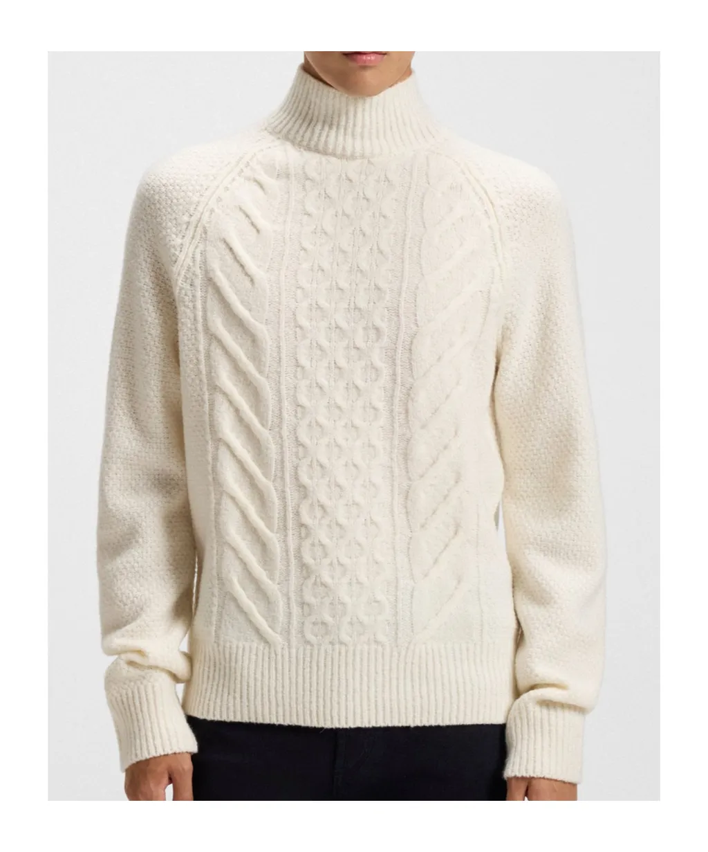 High-Necked Long-Sleeved Sweater
