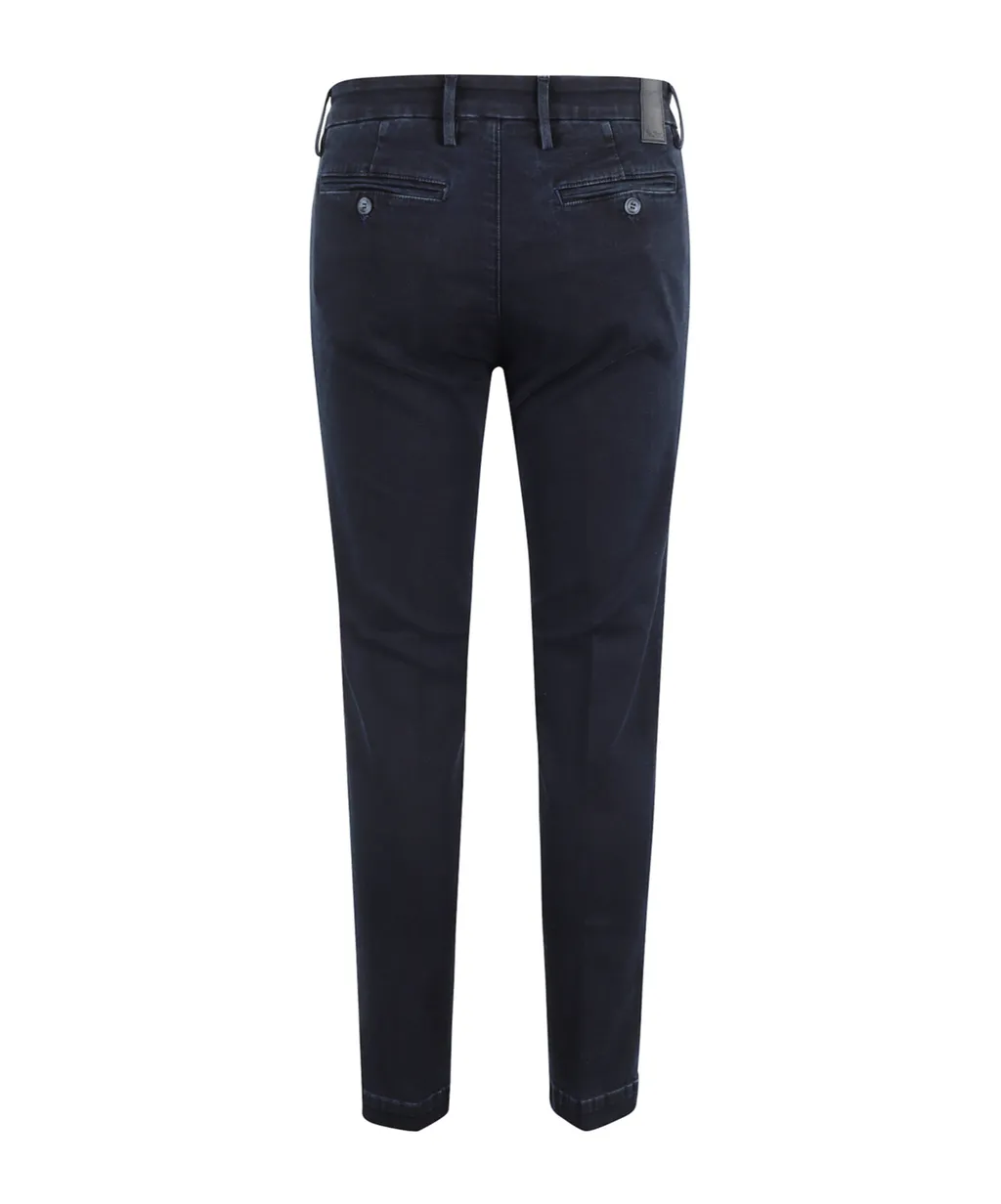 Button-Fastening Jeans