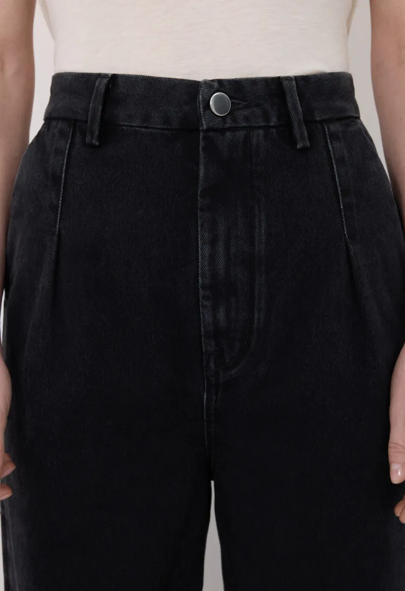 Attu Lds Pleated Jeans
