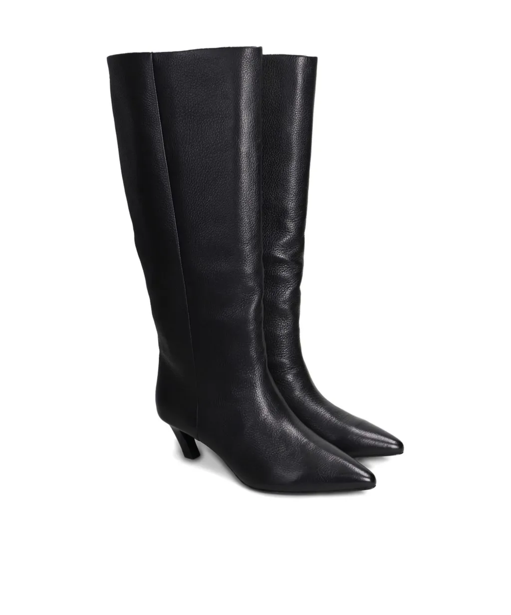 Pointed-Toe Boots