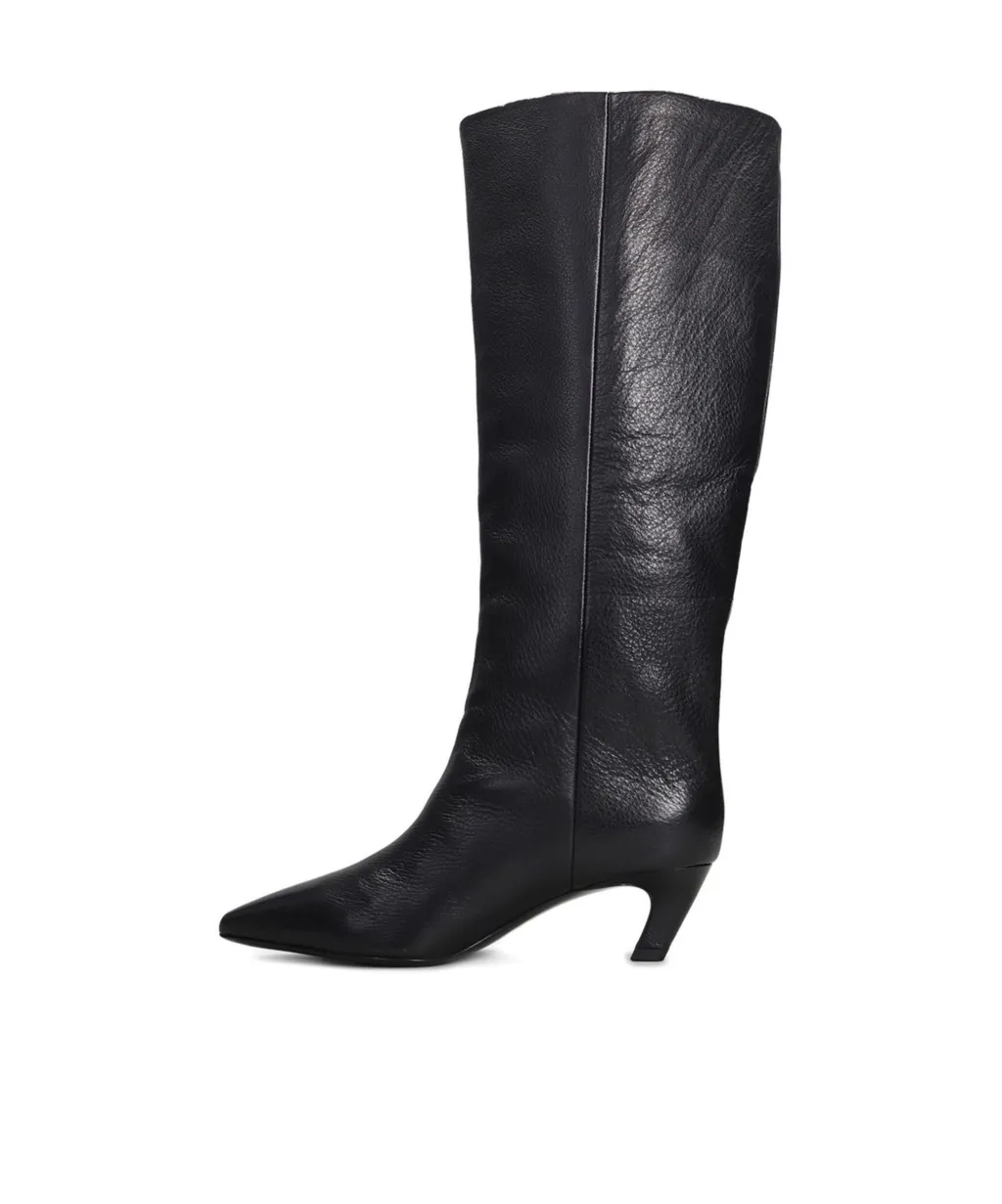 Pointed-Toe Boots