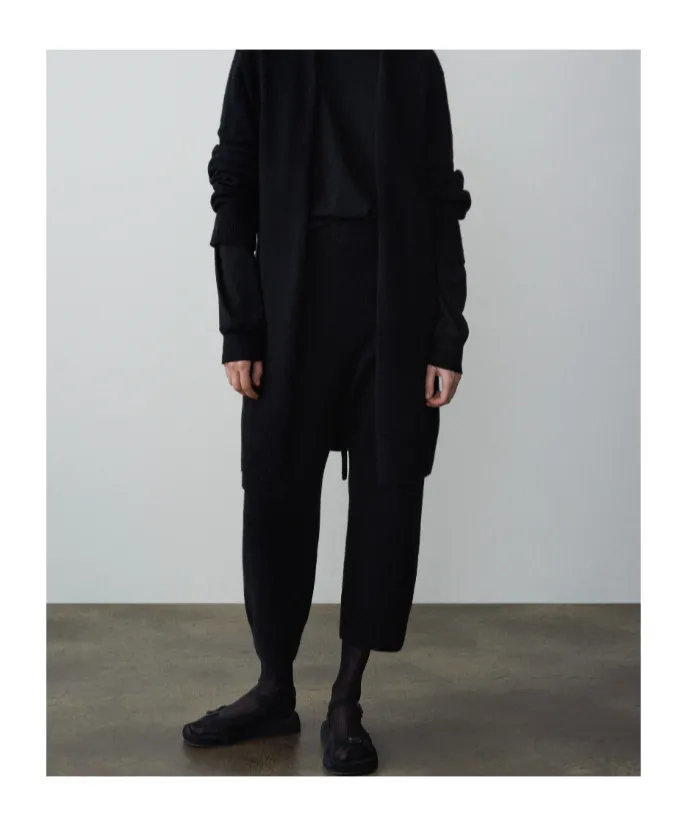 Black Cashmere Knitted Quarter Pants