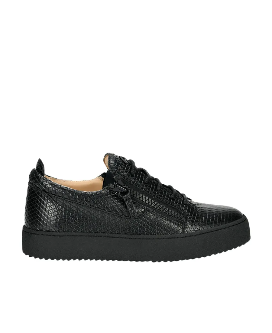 Rhomboid Laced Shoes With Low Uppers