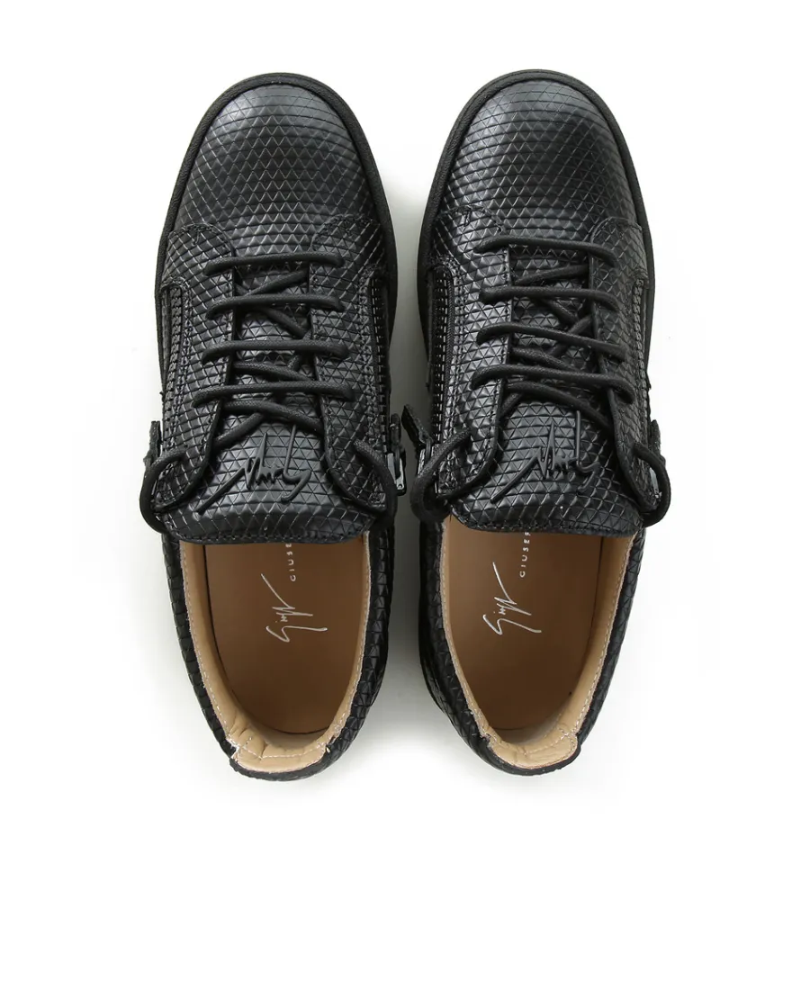 Rhomboid Laced Shoes With Low Uppers
