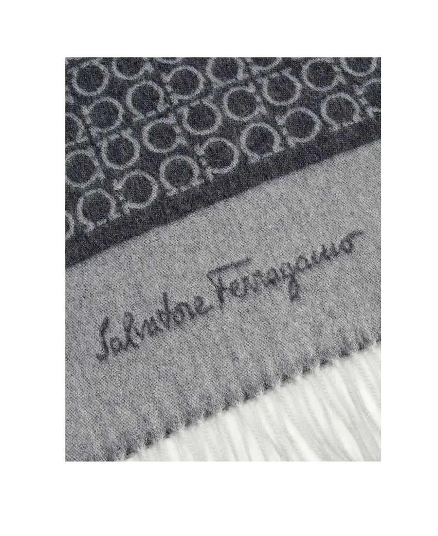 Logo Scarf