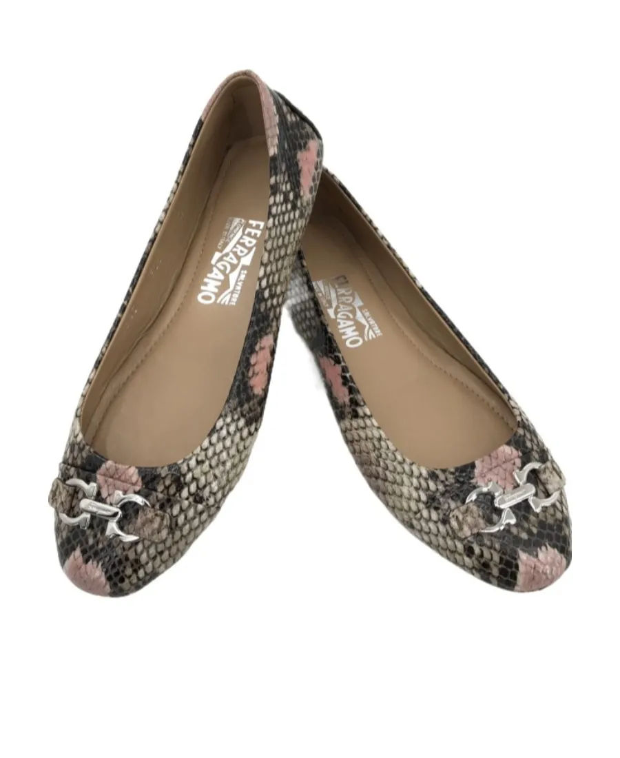 Logo Details Flat Shoes