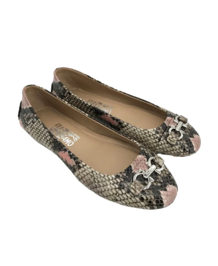 Logo Details Flat Shoes