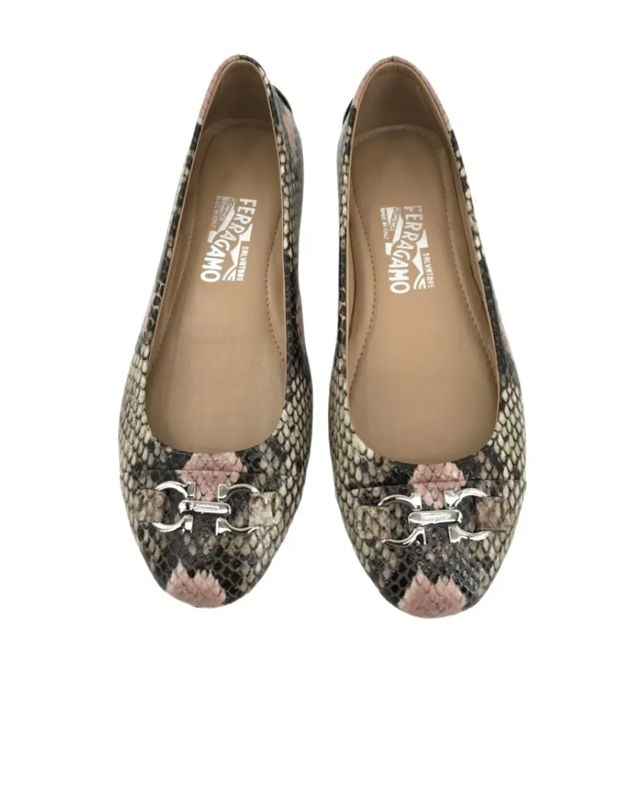 Logo Details Flat Shoes