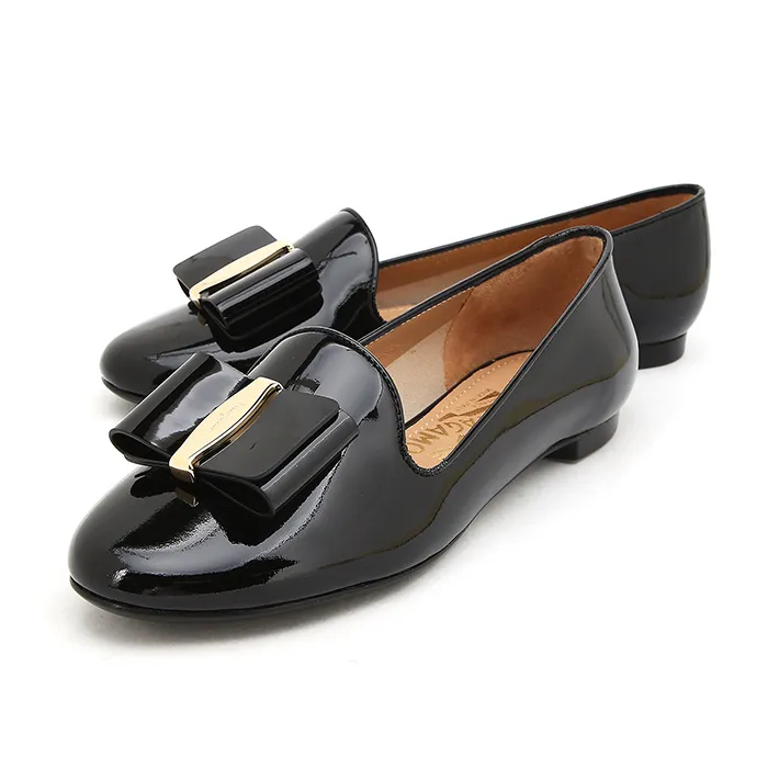 Bow-Decorated Flat Shoes