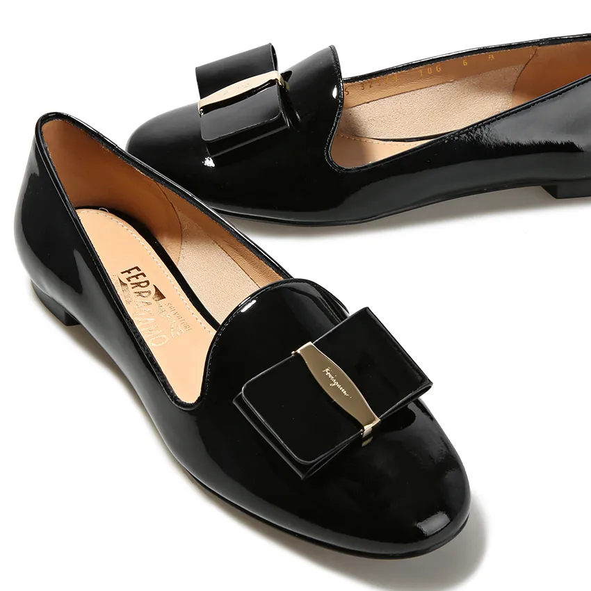 Bow-Decorated Flat Shoes