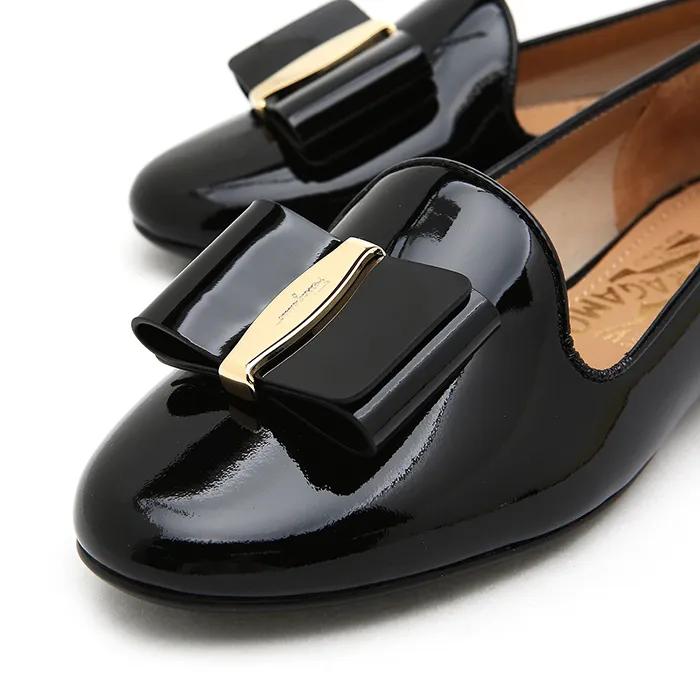 Bow-Decorated Flat Shoes