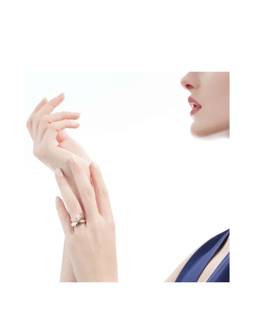 A Serpentine Diamond Ring