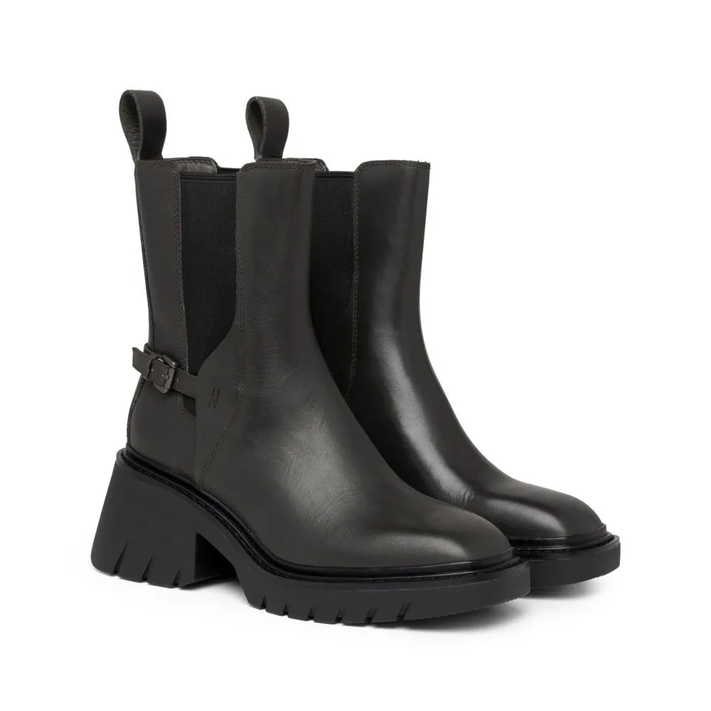 Logo Boots