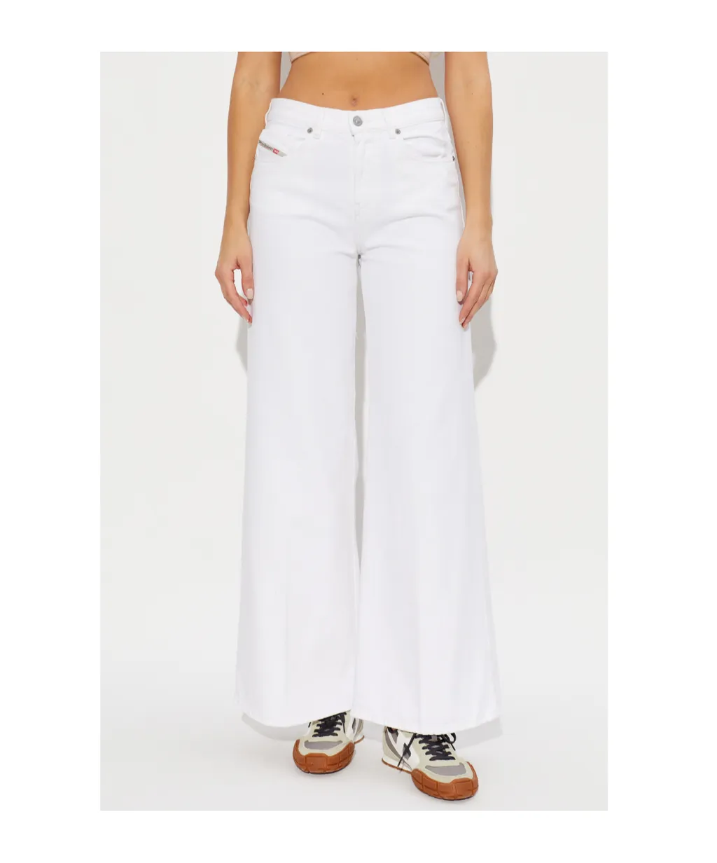 Wide-Leg Jeans