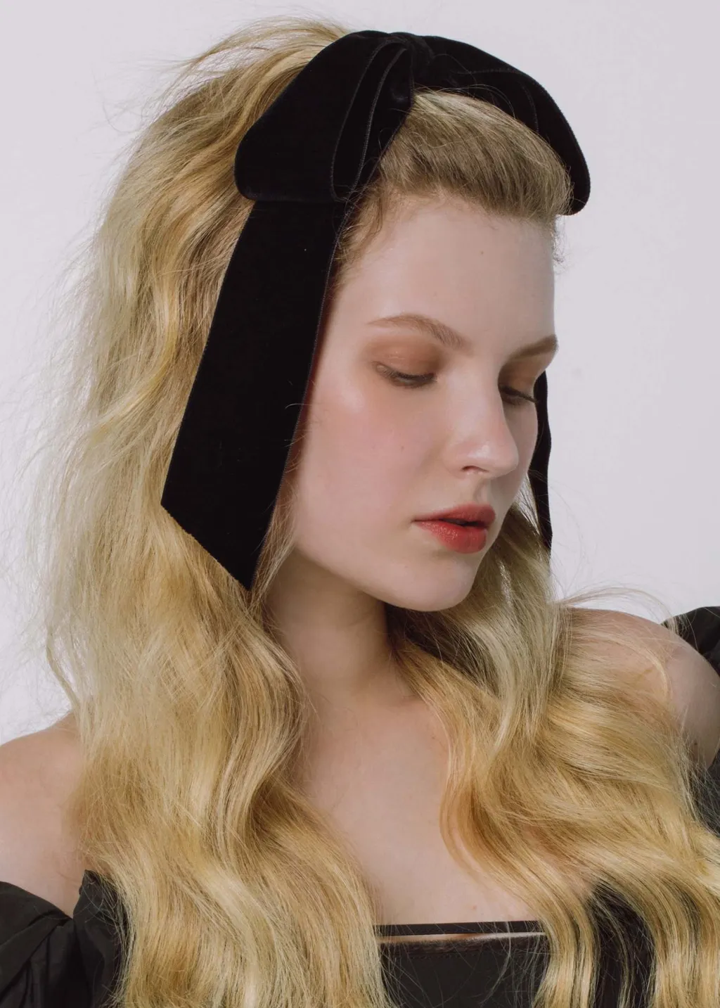 Bow-Detailing Velvet Head Piece