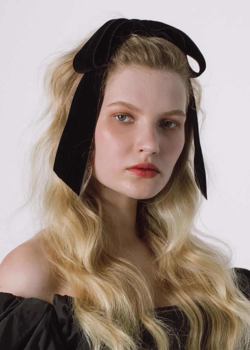 Bow-Detailing Velvet Head Piece