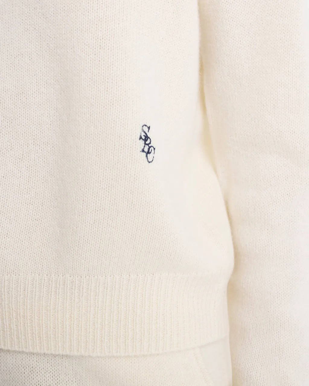 Long-Sleeved Knitwear