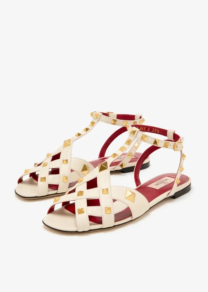 Round-Toed Flat Sandals