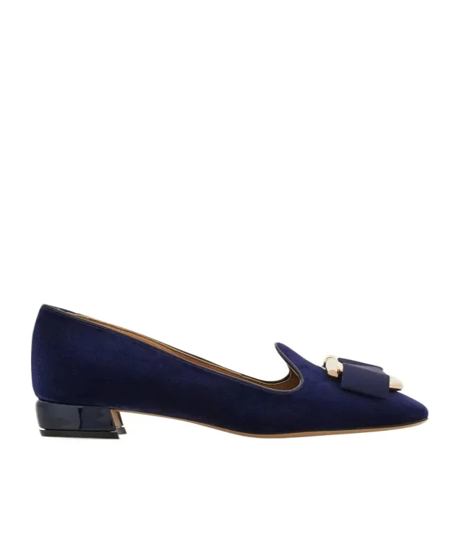 Velvet Pump With Maxi Gancini Detail