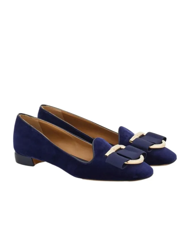 Velvet Pump With Maxi Gancini Detail