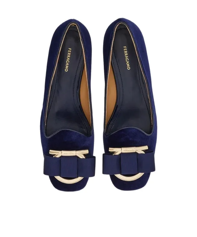 Velvet Pump With Maxi Gancini Detail