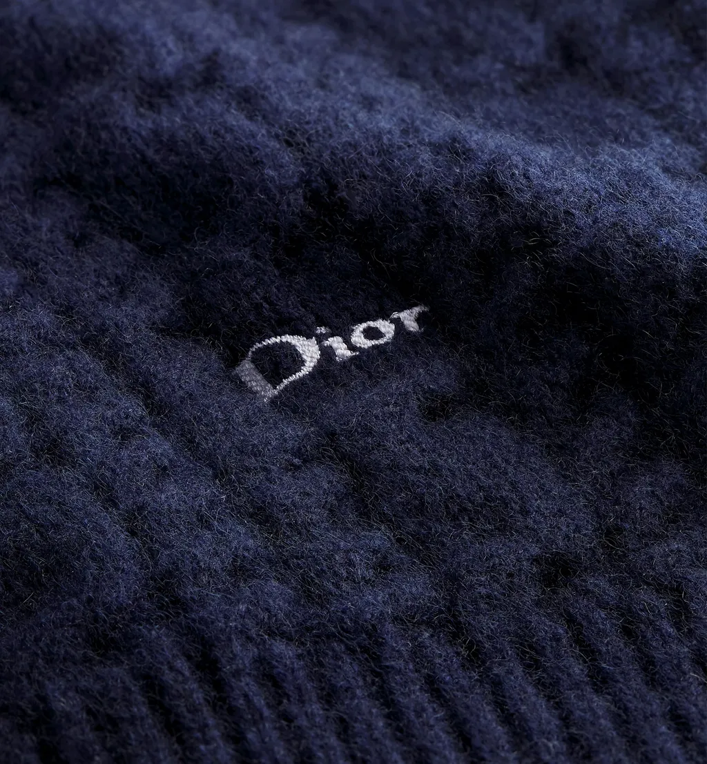 Long-Sleeved Knitwear