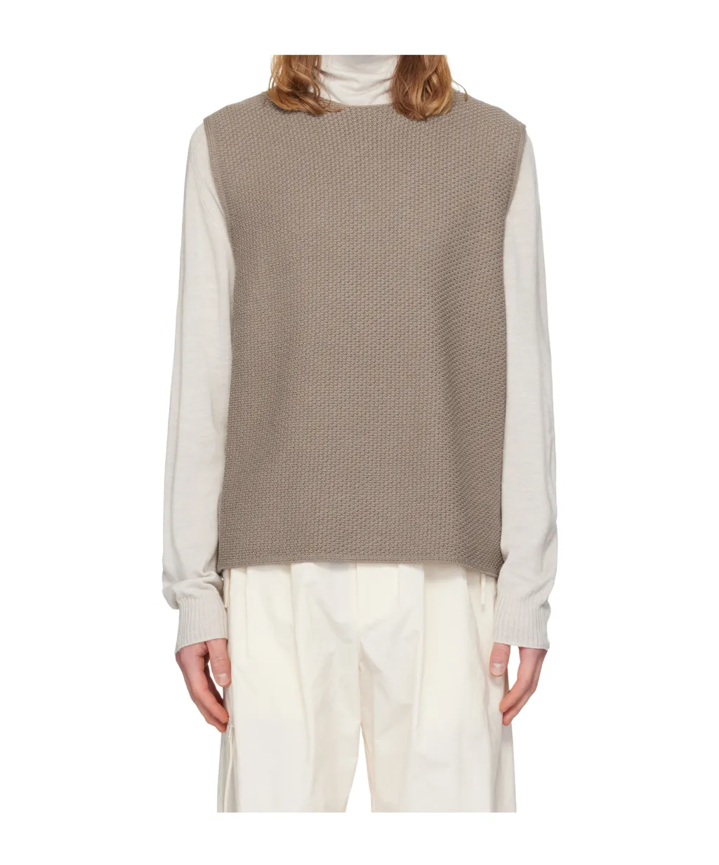 Sleeveless Vest-Style Knitwear