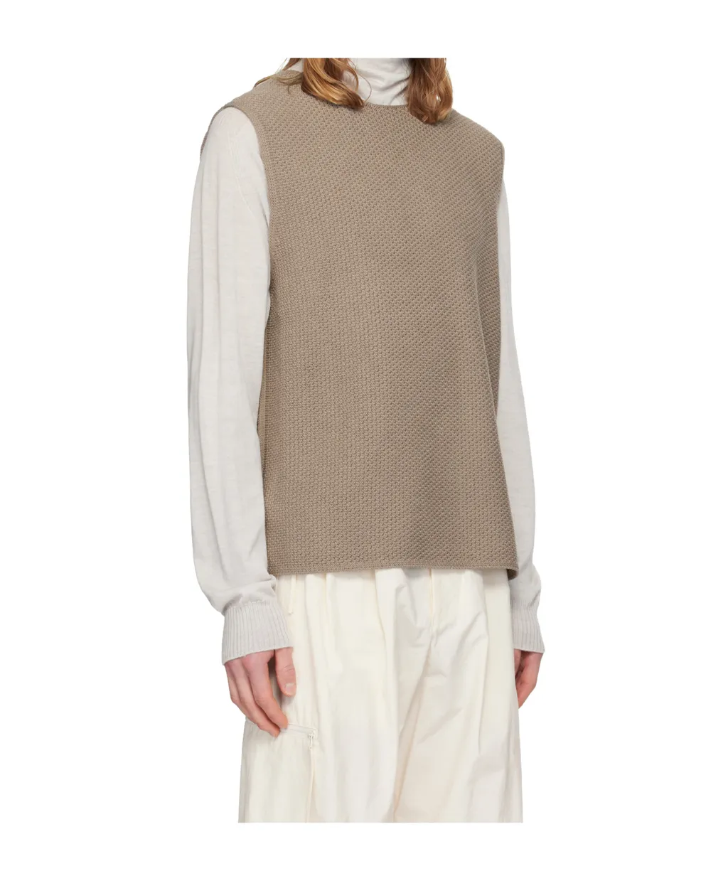 Sleeveless Vest-Style Knitwear