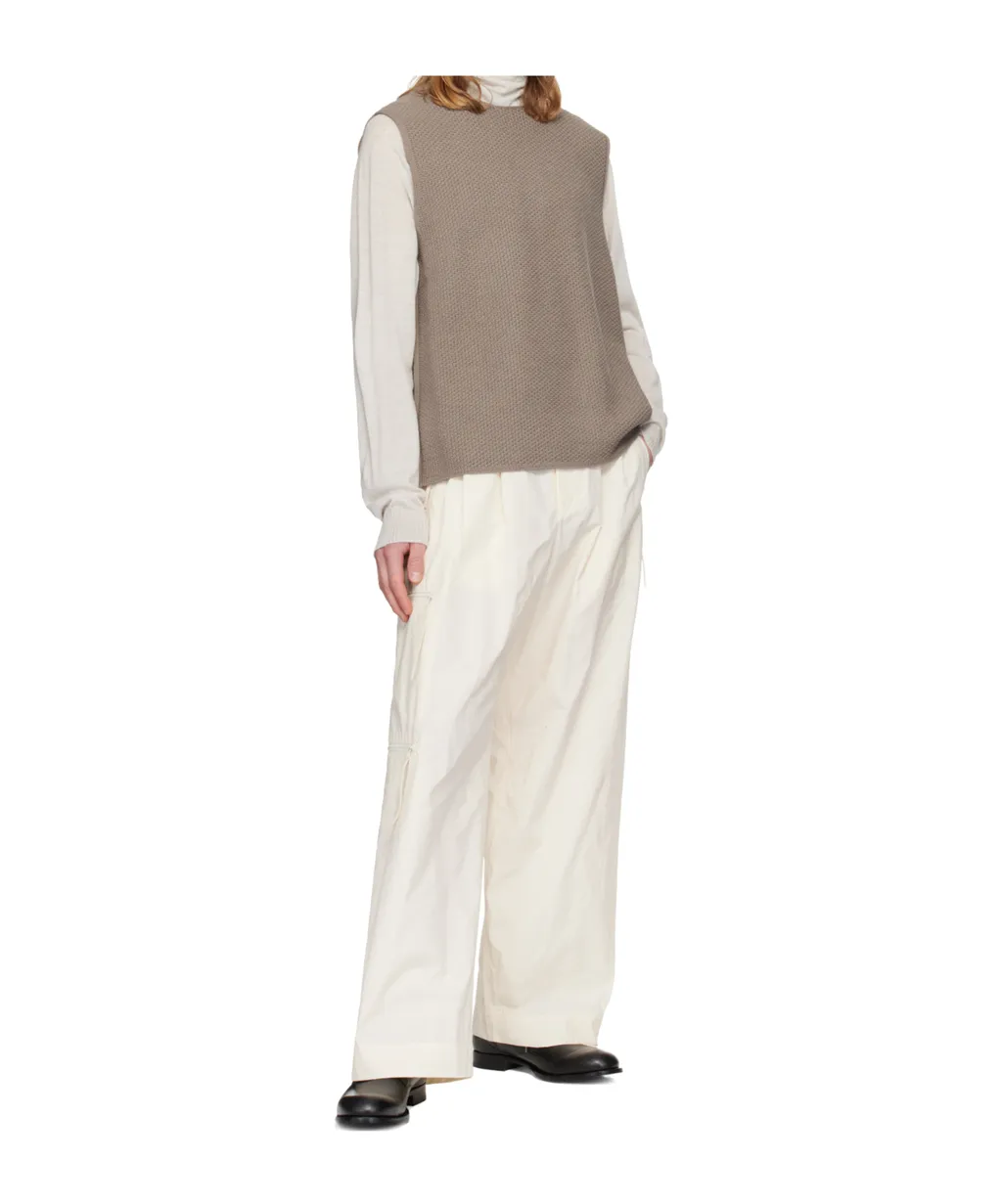 Sleeveless Vest-Style Knitwear
