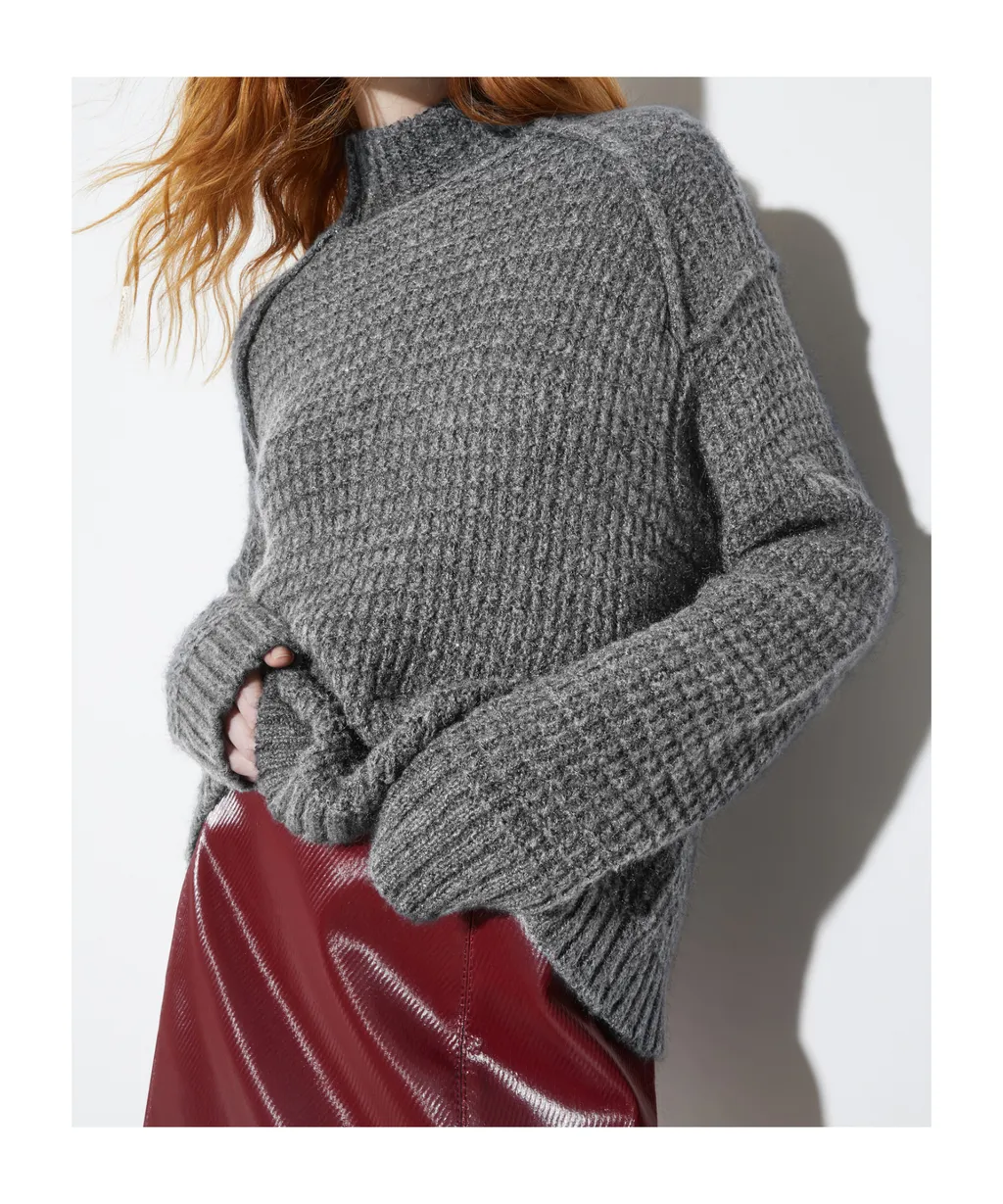 Long-Sleeved Knitwear