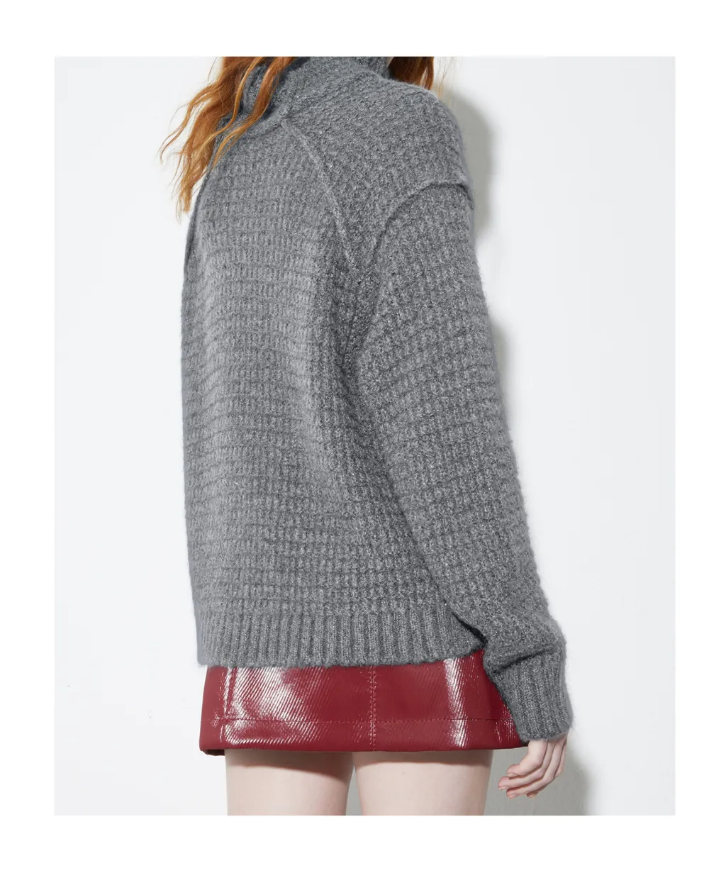 Long-Sleeved Knitwear