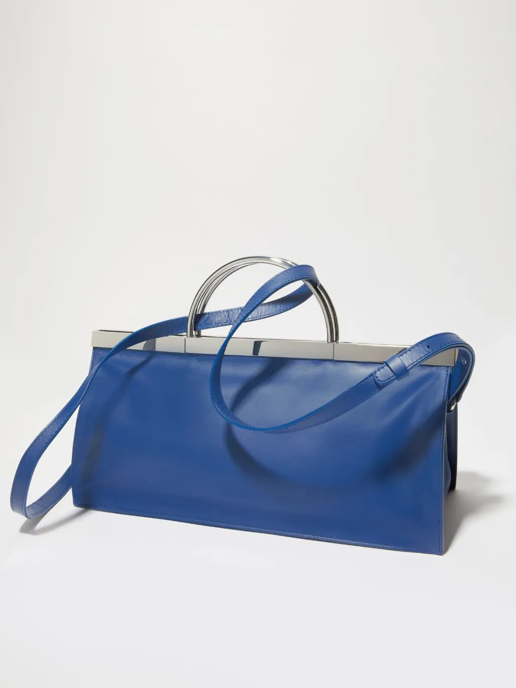 Single-Shoulder Bag With Metal Handle