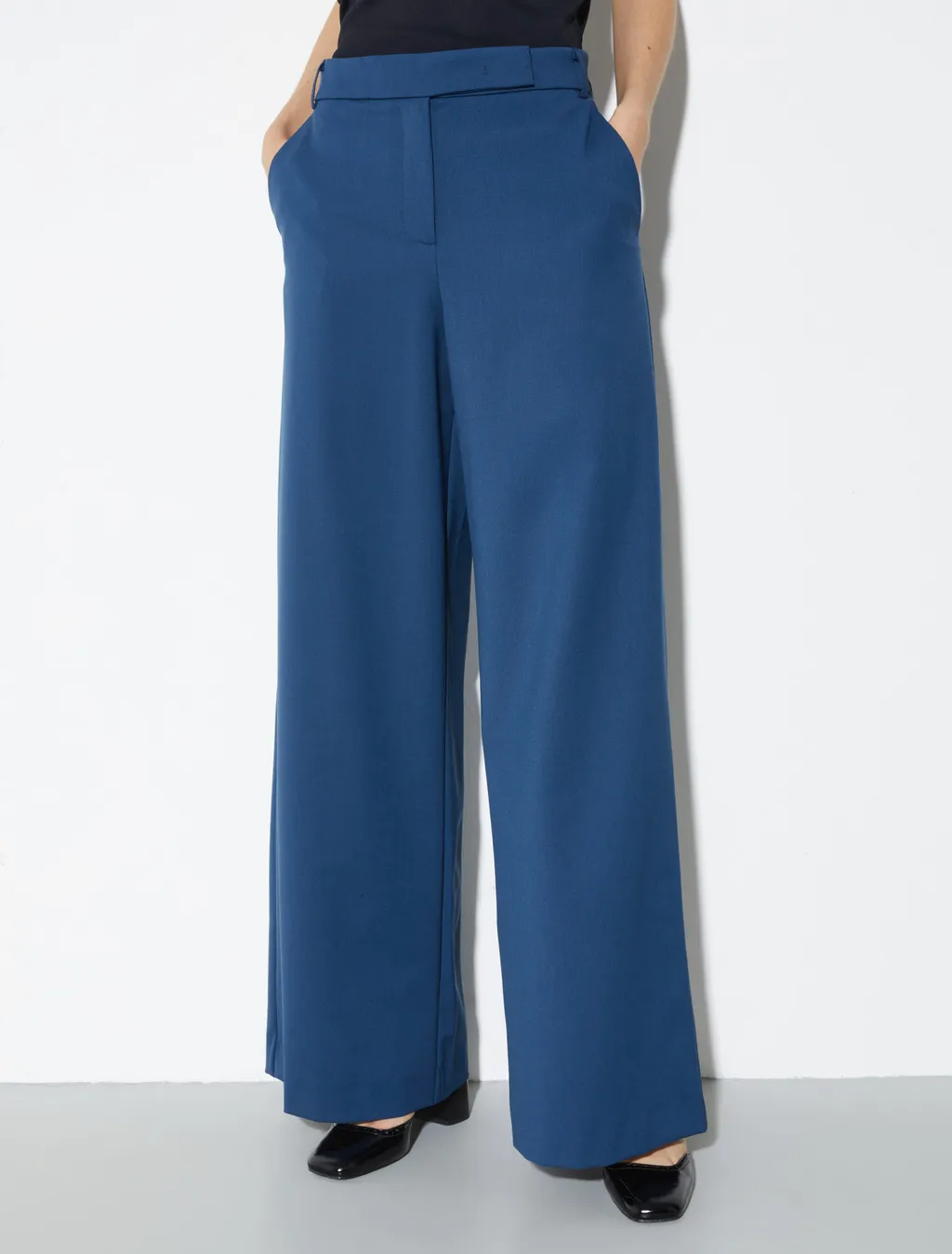 Mid-Rise Casual Pants