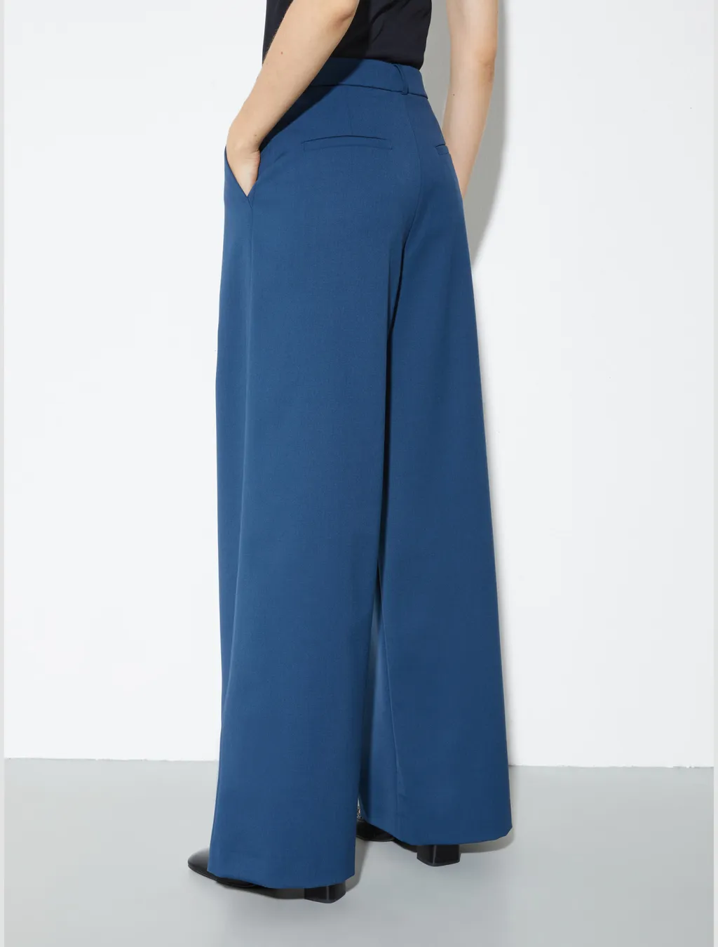 Mid-Rise Casual Pants