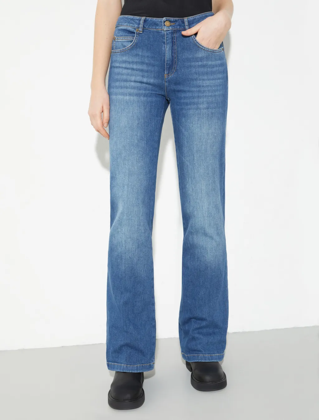Flared Jeans
