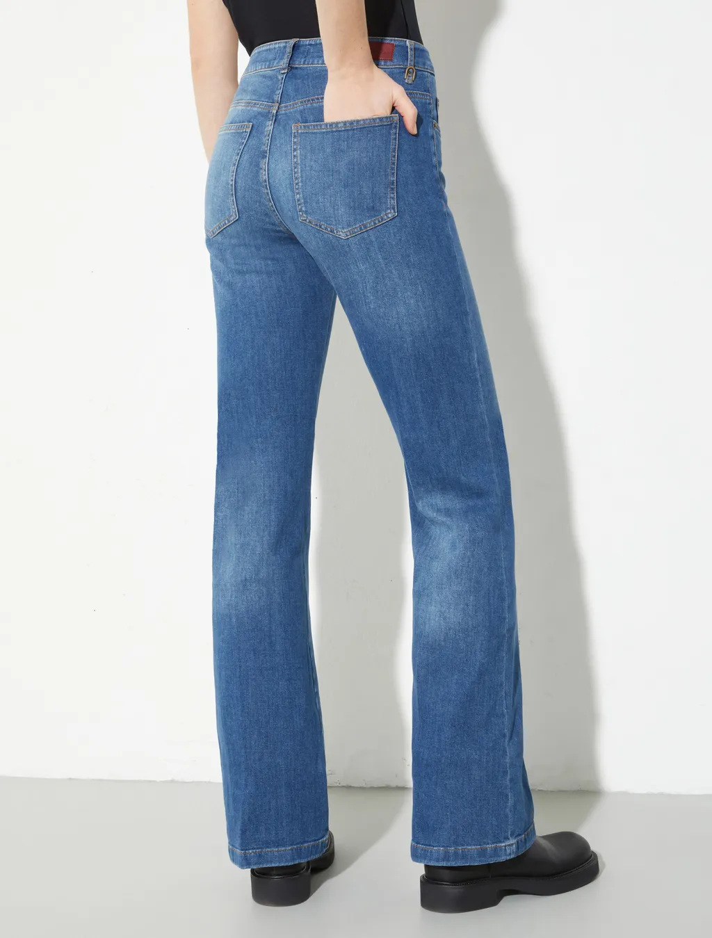 Flared Jeans