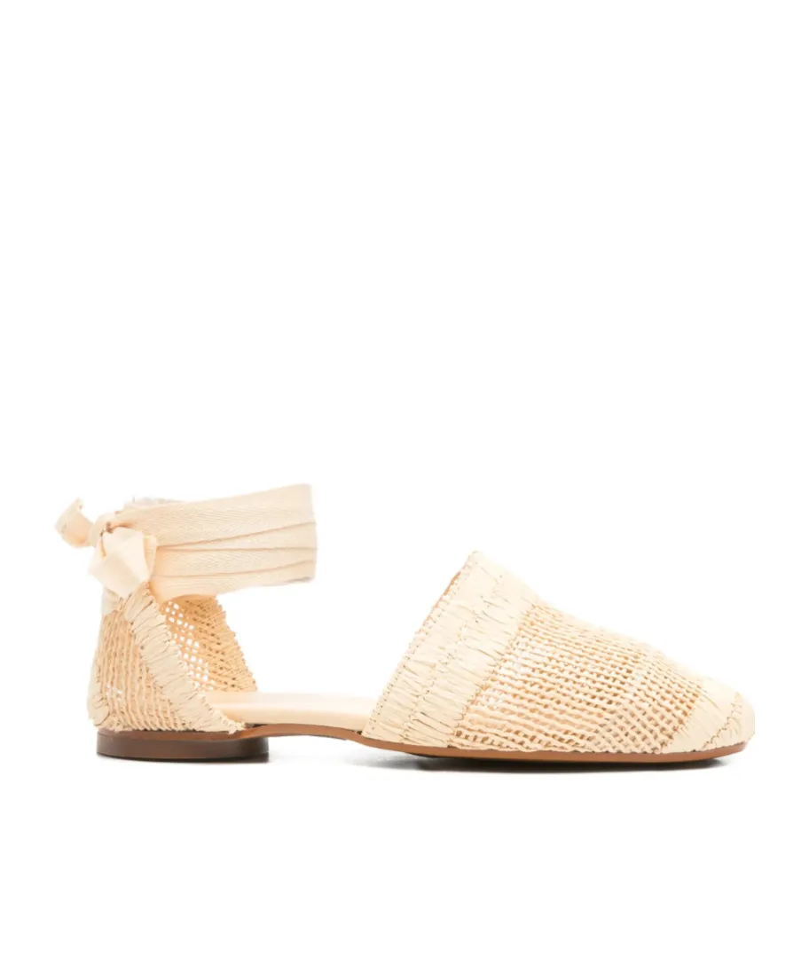 Round-Toed Straw Sandals