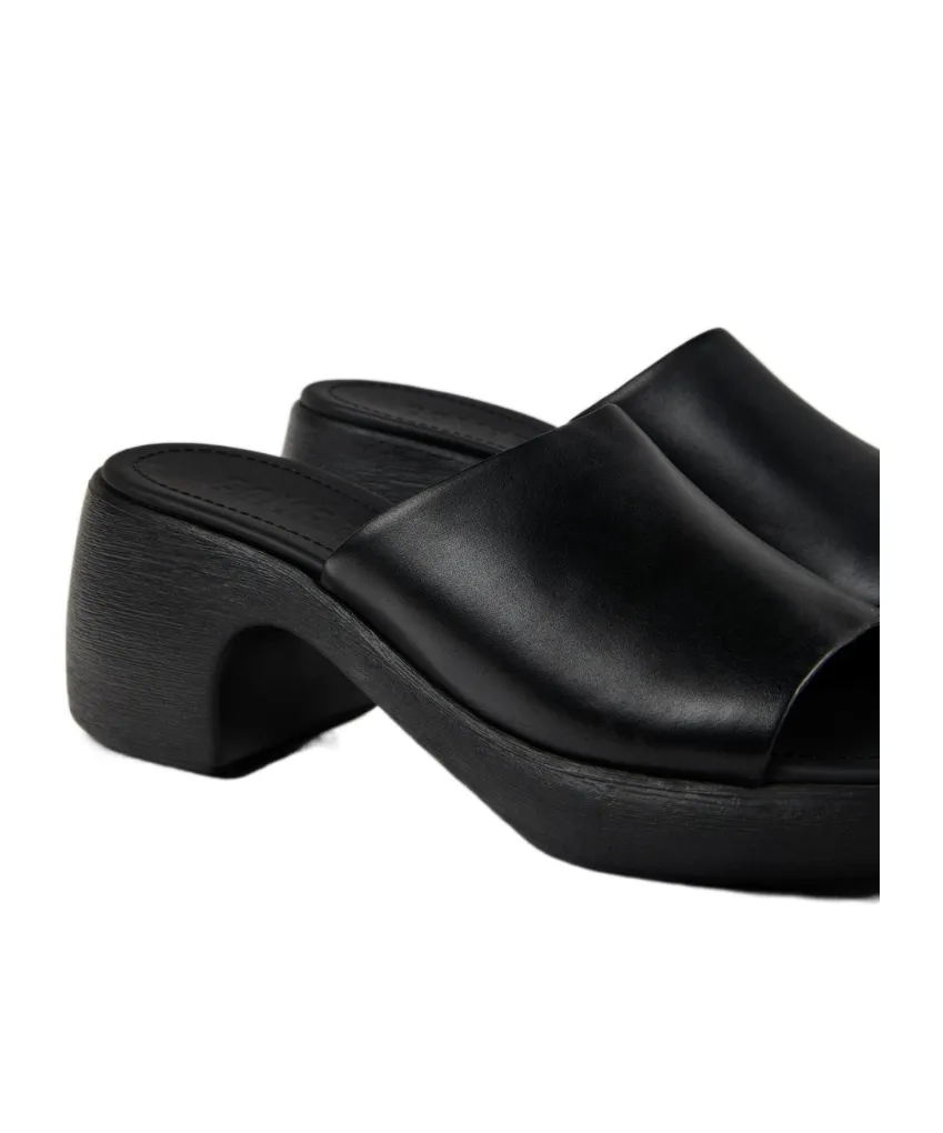 Thelma Sandals