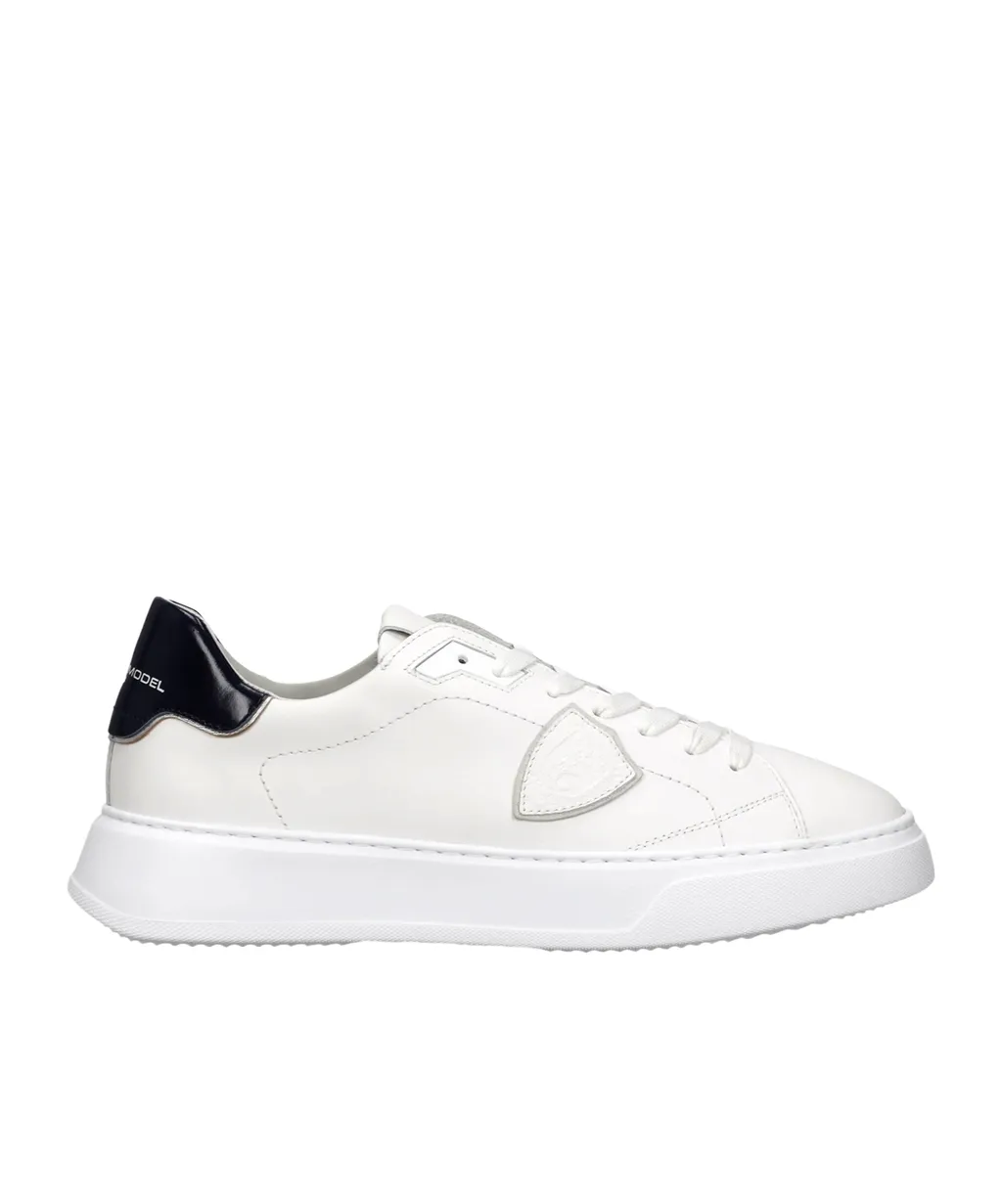 Round-Toed Athletic Shoes