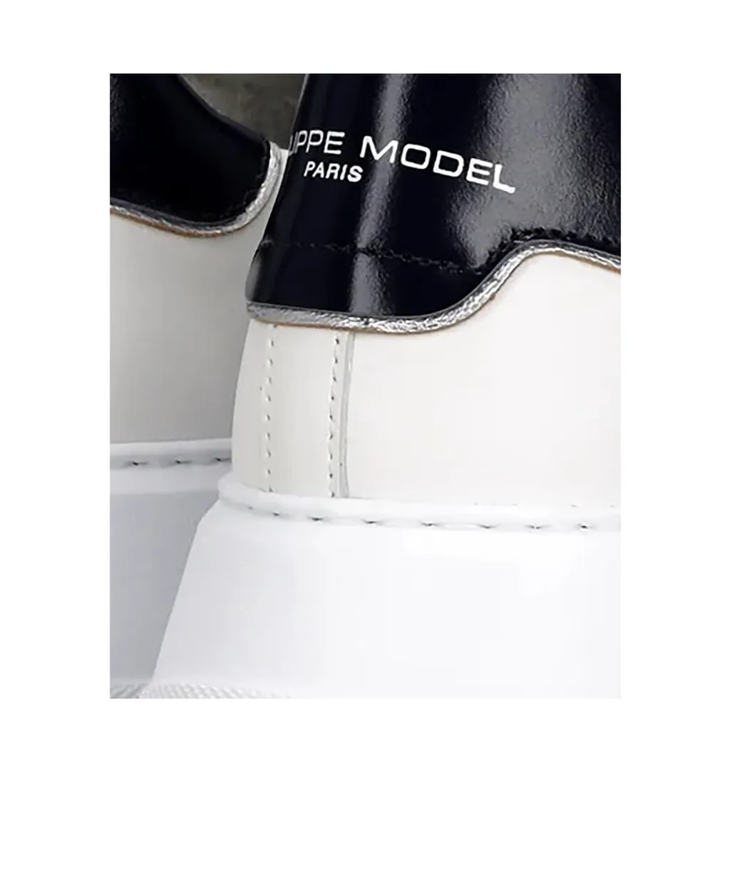 Round-Toed Athletic Shoes