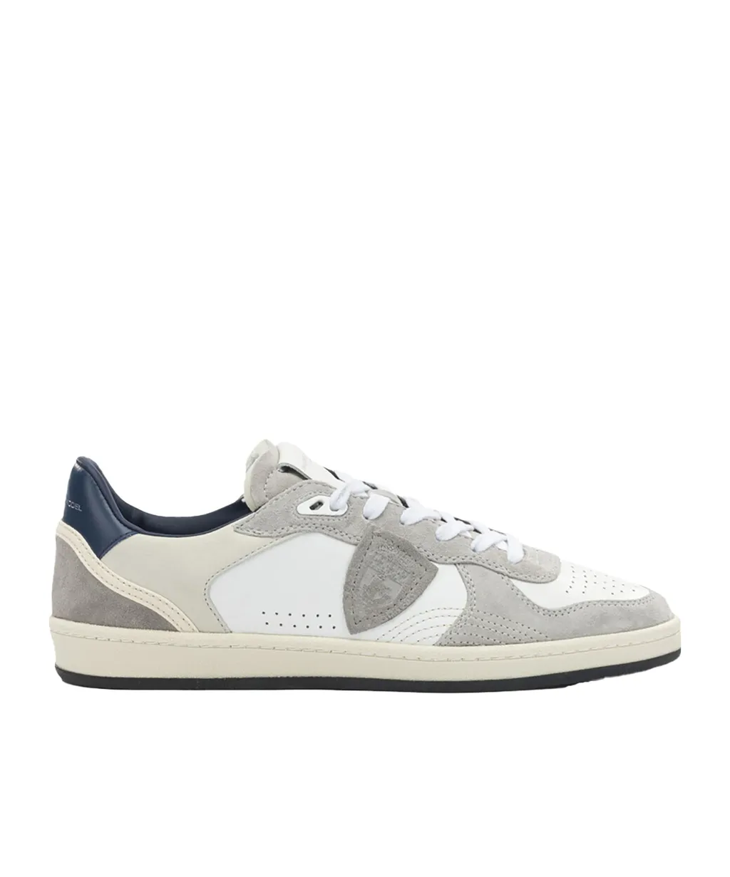 Round-Toed Athletic Shoes