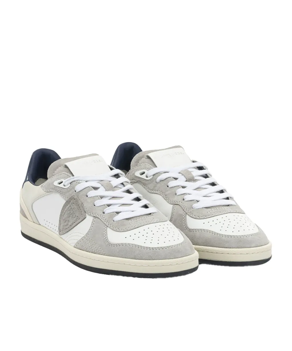 Round-Toed Athletic Shoes