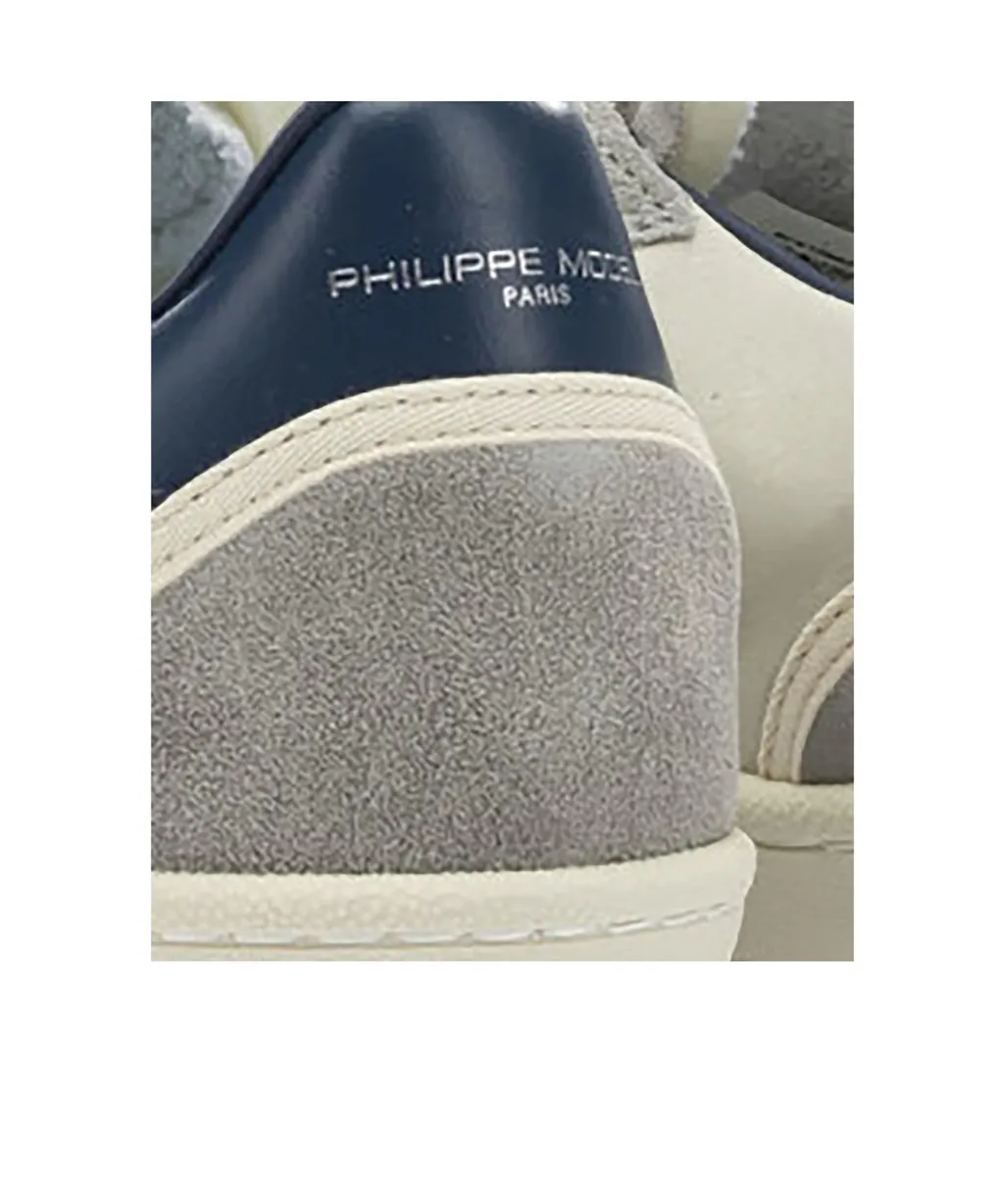Round-Toed Athletic Shoes