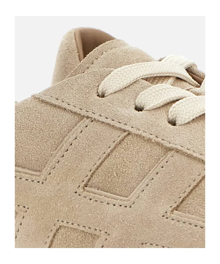 H693 Suede Sneakers