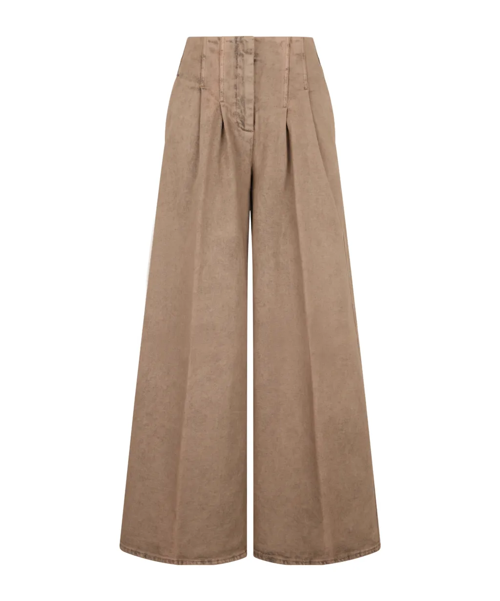 Wide-Leg Pleated Jeans