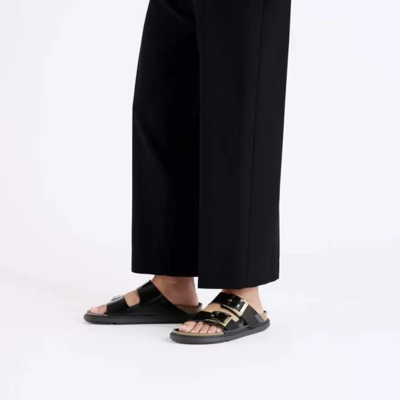 Arizona Buckle-Fastening Sandals