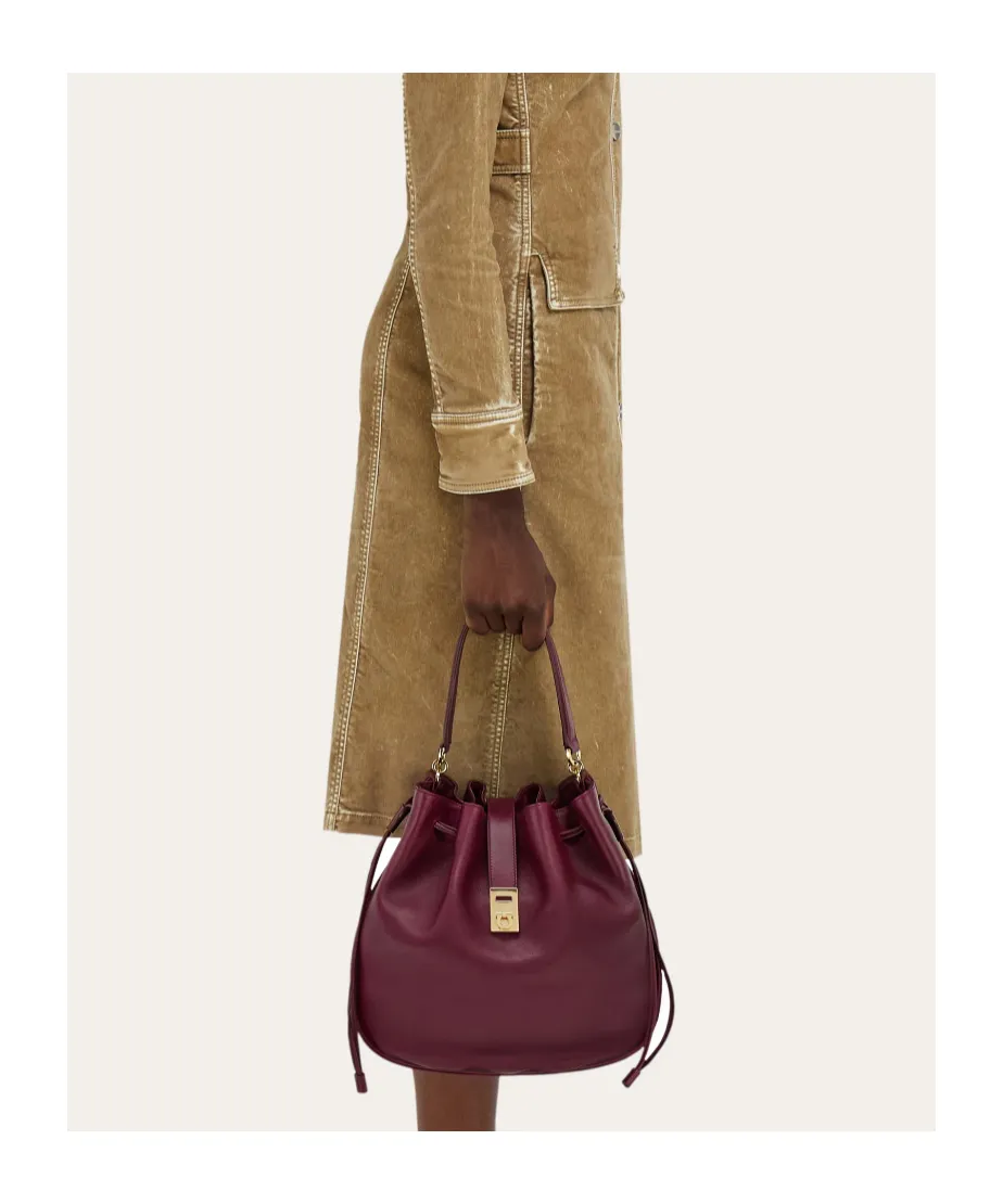 Hug Bucket Bag